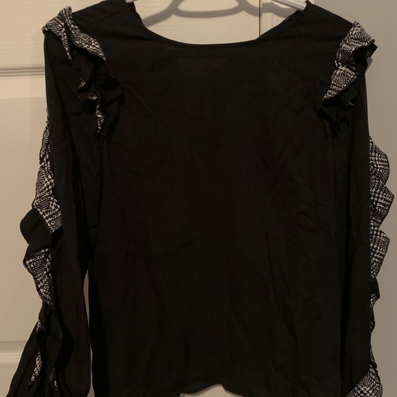 ⚡️3 for 30⚡️ Zara Knit Top with Ruffled Sleeve - Picture 1 of 2